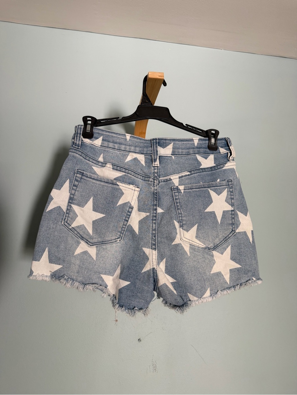 High-Rise Star Jean Shorts - Light Blue